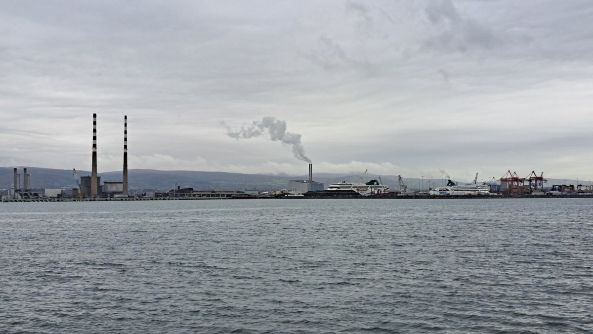 ClontarfTimes1's tweet photo. A gloomy early afternoon...
#Clontarf #DublinBayArea https://t.co/xqDqlqGebC