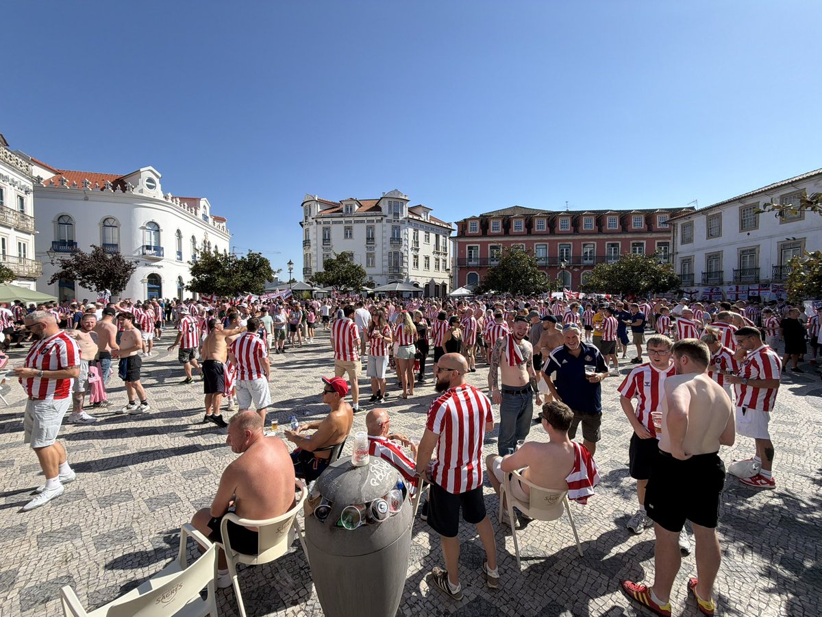 RafaelEscrig's tweet photo. Es el primer viaje europeo del Sunderland en 53 años. Generaciones enteras no han vivido esto. Habían viajado todos sus rivales… menos ellos. Ya les tocaba. https://t.co/XN5Yfm5jPb