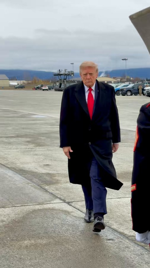Michelle323gh's tweet photo. Mr. Trump, the world’s greatest president do you agree with this view?

A. Agree

B. Disagree https://t.co/CrjQbp4GuY