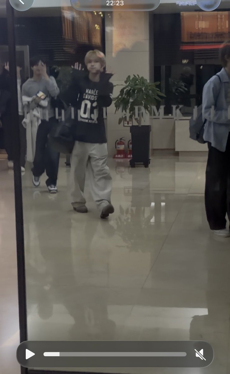 Oozzis's tweet photo. 센 ㄴㅁㄴㅁ 귀엽다ㅜㅜ
화질………😂😂 https://t.co/Eu5xSKn5ct