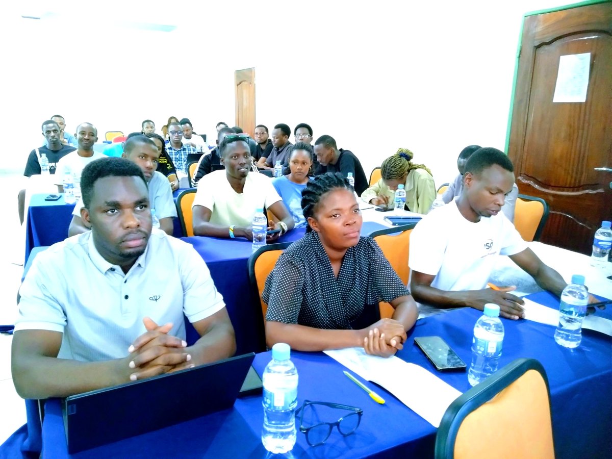 bugeserayouth's tweet photo. #UrugendoShuri: Urubyiruko rw'Akarere ka Bugesera 30 rwitabiriye ibiganiro byahuje Urubyiruko rwa @bugeserayouth na @nycnyanza kubufatanye na @VSO_Rwanda, aho baganiriye kubyagezweho uko babigezeho, imbogamizi n’uruhare rwabo mu kuzafasha manda nshya @RwandaYouth @RwandaYouthArts https://t.co/V9VxWb0ONK