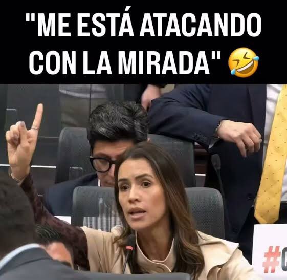 ElColor42531582's tweet photo. @SofyCasas_ @carorestrepocan Y ella se molesta porque la miran y si, congresista, Colombia la está mirando y lo que están viendo NO es bueno … https://t.co/eJpSveip7c