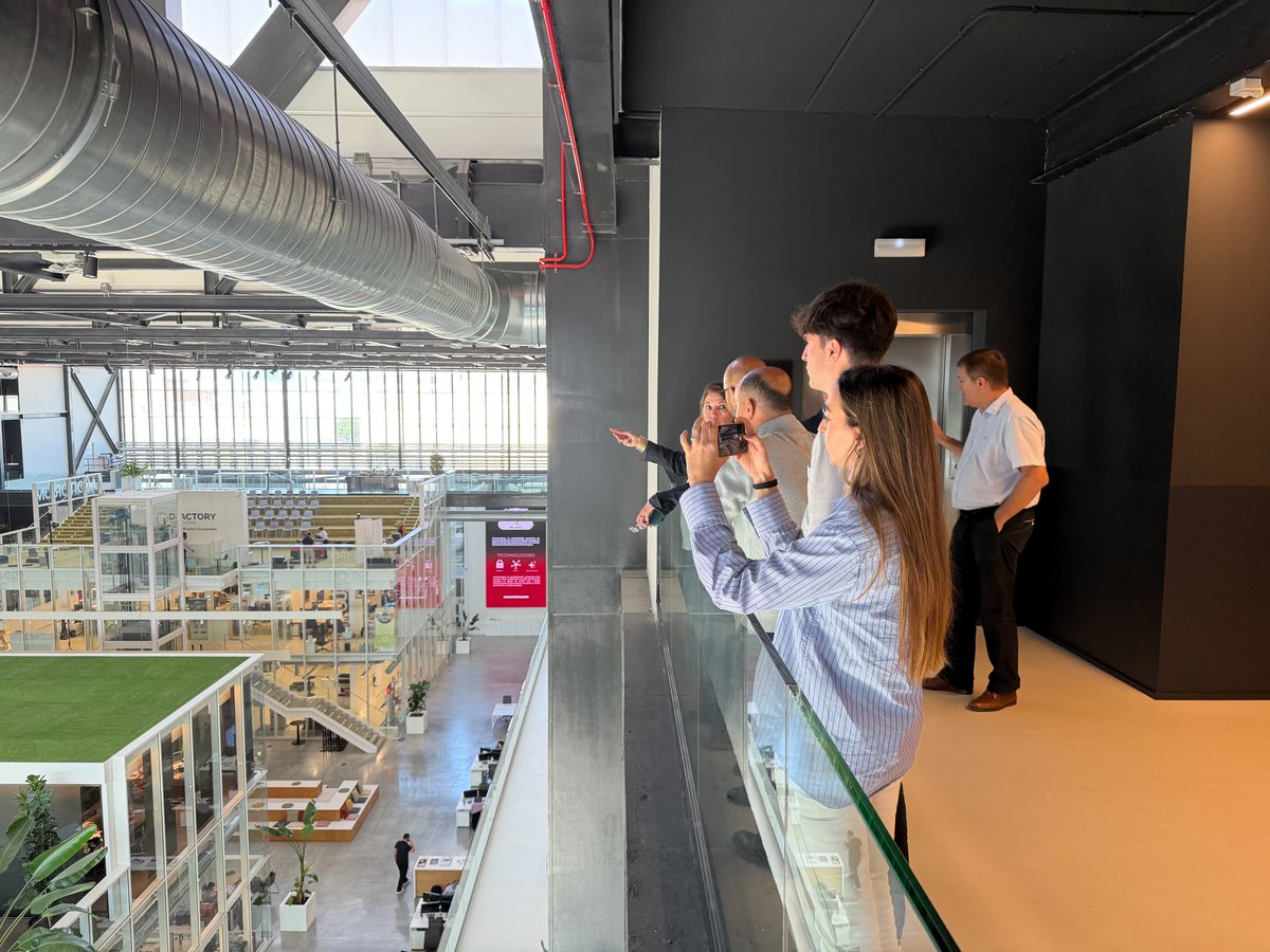 ConsorciZF's tweet photo. 🌍 Hemos recibido en @DFactoryBCN la visita de una delegación de la Cámara de Comercio de Agadir 🇲🇦, que ha estado coordinada por @ascameorg.
Una oportunidad para compartir nuestro modelo de innovación industrial y explorar nuevas vías de colaboración entre ambas orillas del Mediterráneo.
#Industria40 #Innovación #Barcelona #Agadir #MediterraneanEconomy @pere_navarro @SorigueBlanca