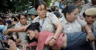 GeetFrmBathinda's tweet photo. @DelhiPolice First time seeing police play victim 😂 that’s actually funny. https://t.co/9tK1y8r4zG