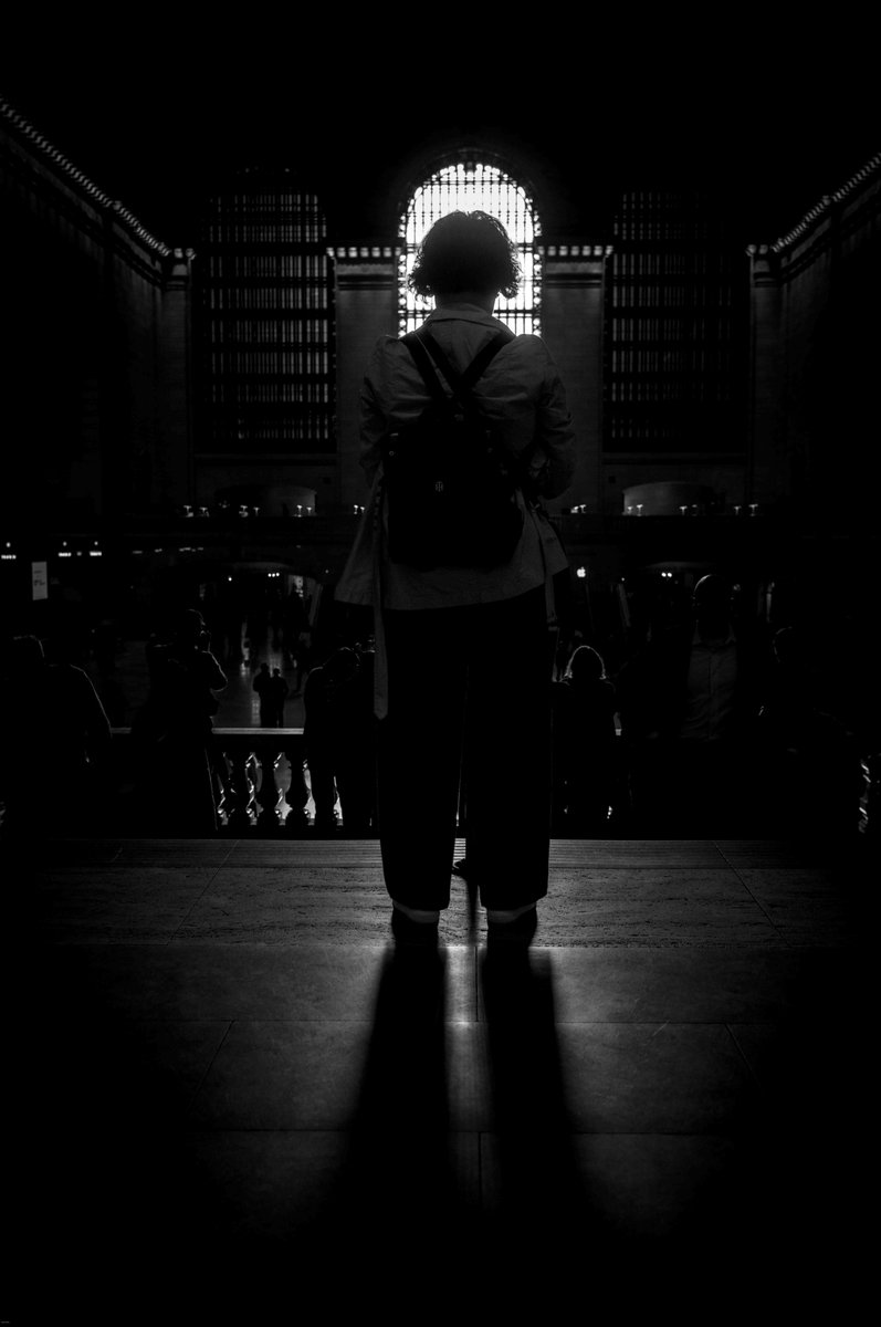 harris's tweet photo. That perfect morning in Grand Central, with the light just right.
Thanks @Penmanphoto for letting me in on the secret
#leica #streetphotography #gct #nyc https://t.co/9k5FQjOeqC