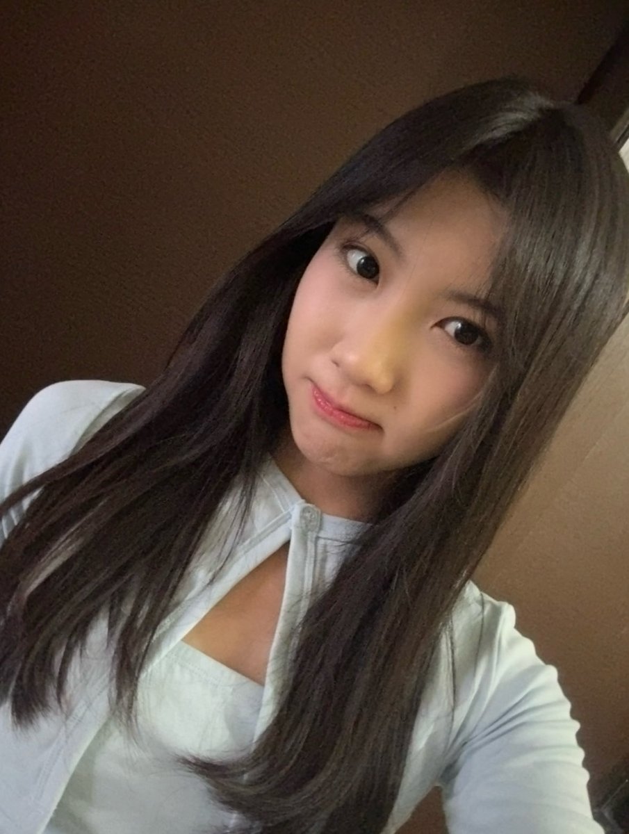 JE_JemimaJKT48's tweet photo. makasi yaaaaa buat hari ini! aku seneng banget bisa ngobrol dan bertemu lewat videocall🙆‍♀️🤍 SMOGAAK kalian jugaa senenggg YAAAAA!! makasihh uda slalu nyempetin🥹💞 jangan bosen bosen sm akuh yah😤😤😤😤😤😤😤 #HaiMima https://t.co/SyoAlmFhGc