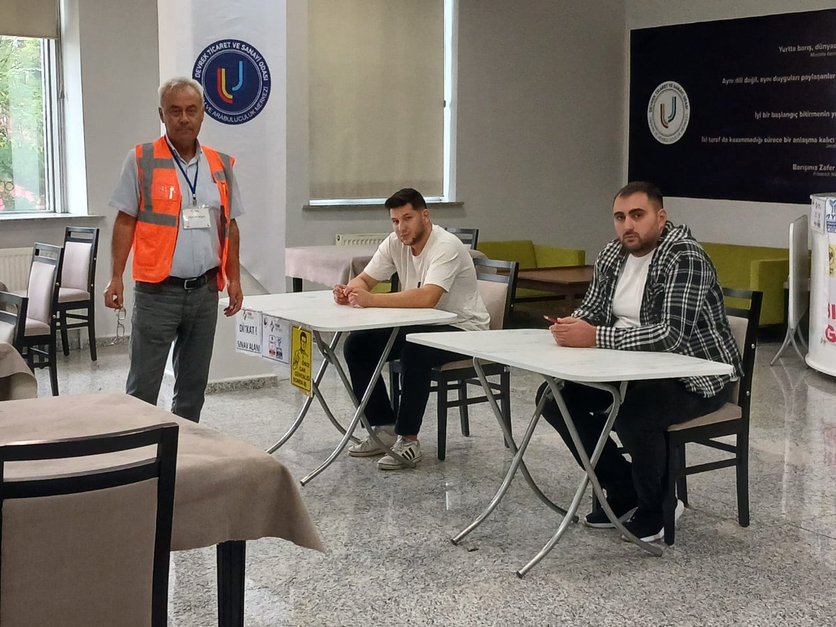 devrektso's tweet photo. ODAMIZ VE TOBB MEYBEM A.Ş. İŞ BİRLİĞİNDE MOTORLU KARA TAŞITLARI ALIM SATIM SORUMLUSU (SEVİYE 5) MESLEKİ YETERLİLİK BELGESİ 15.10.2026 tarihinde Devrek TSO Hizmet Binamızda gerçekleştirildi. https://t.co/8HzBlTgbdC