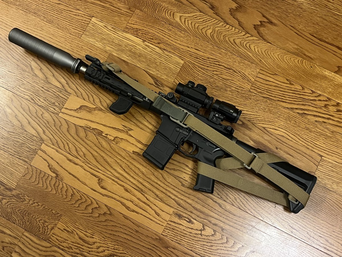 MMkoike's tweet photo. 短い方のエボルトのストックをDDのパチモンにしてたけどバットプレートが加水分解を起こしてたのでマグプルのsl-kのパチモンに交換。

あとスリングをULoopとか使ってつけてたけど、結局直接つけるストロングスタイルになった。 https://t.co/yVAJnCGsuV
