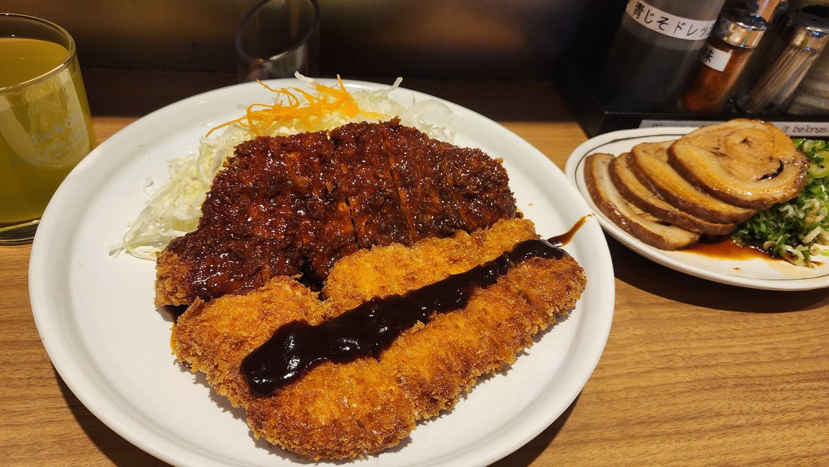 _Shandra777's tweet photo. 矢場とんうめぇなぁ、前食ったときは風邪ひいてたせいで味なんもわからずサクサクした何かを食べてる感じだったんよなぁ笑 https://t.co/Esu8C8QVTj