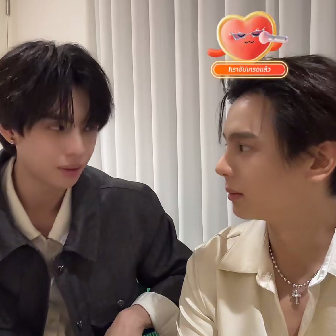blackwheather's tweet photo. 🥥🐶: *say smth*
🐱: *stare at him*
🥥🐶: phi bank are you listening to me?
🐱: no

copter please let p’bank getting his blablabla… proper name.. moment okay

Just One Yes

#FoolInLoveEP3 https://t.co/mZOcJXZNAw