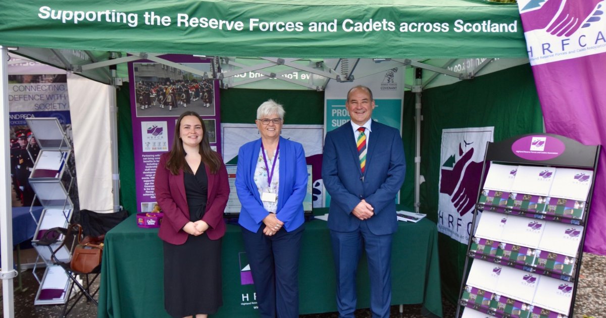 hrfca's tweet photo. We joined @RoyalNavy, @BritishArmy and @RoyalAirForce units from across Scotland at the Palace of Holyroodhouse for an open day that saw Members of the Scottish Parliament engage with Armed Forces personnel: https://t.co/uiHSvnhTeL. 👏🤝👏 

@ArmyinScotland @Kinloss_Bks @royalartillery1 @RiflesRegiment @UKArmyLogistics @RoyalMarines