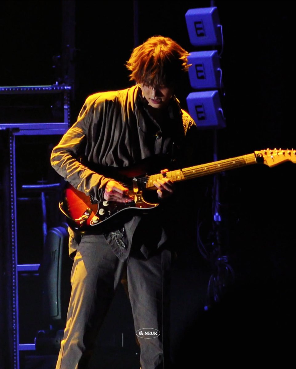 euijjooo's tweet photo. guitarist euijoo you are so very attractive to me https://t.co/ip6i9dbS9y