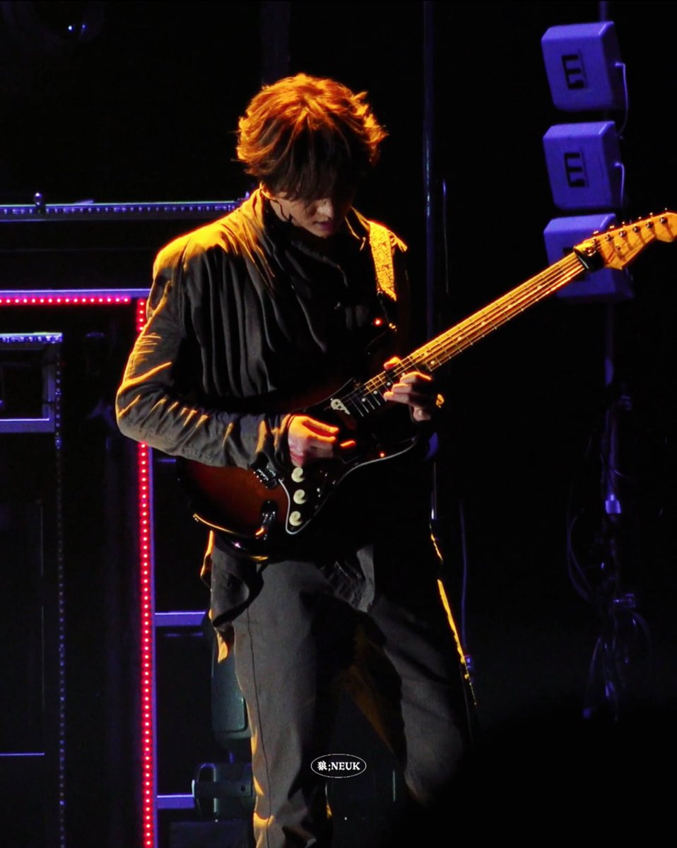 euijjooo's tweet photo. guitarist euijoo you are so very attractive to me https://t.co/ip6i9dbS9y