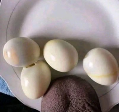 BNWOLORDm8cd's tweet photo. White or black balls♠️ https://t.co/5aFma5v906