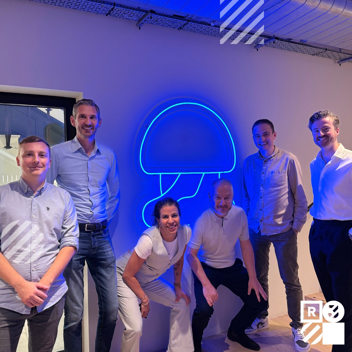 root3nl's tweet photo. 🇬🇧 Root3 goes London! 🚀
Persoonlijk contact > online meetings! Met stroopwafels op zak langs partners & klanten als Apple, IRU en Fremantle. IT-innovaties bespreken & afsluiten met een pint in de pub!
🙌 Op naar de volgende!
#Apple #IRU #Fremantle #AppleSolutionists https://t.co/OTFD8hz6J8