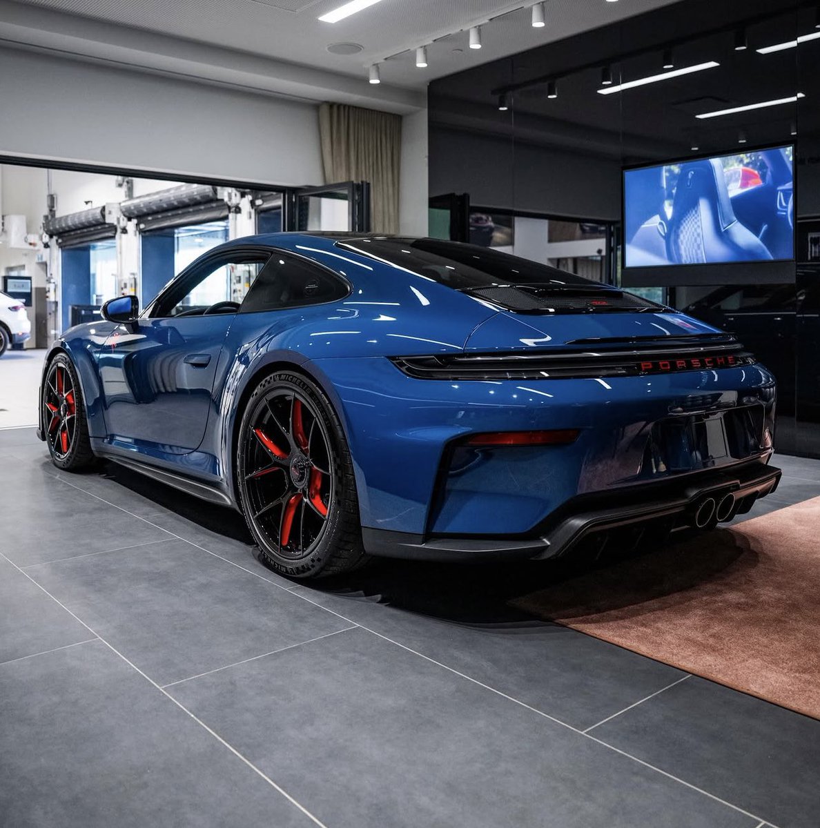 PorscheCIub's tweet photo. Paint-to-Sample Azure Blue 992 GT3 Touring https://t.co/XUaW21j3V4
