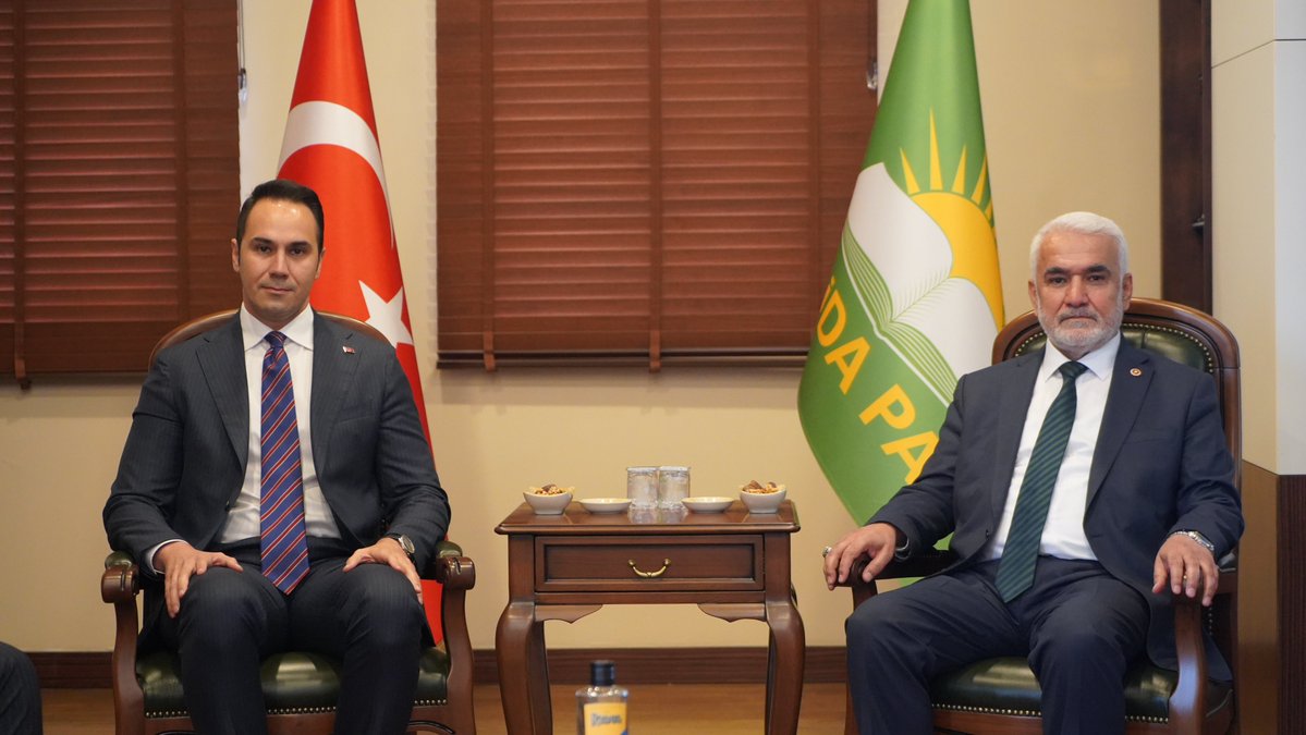 HurDavaPartisi's tweet photo. Genel Başkanımız Sayın Zekeriya Yapıcıoğlu, Doğru Yol Partisi Genel Başkanı Sayın Cenk Küpeli'yi Genel Merkezimizde ağırladı. https://t.co/XWx6vXoYvh