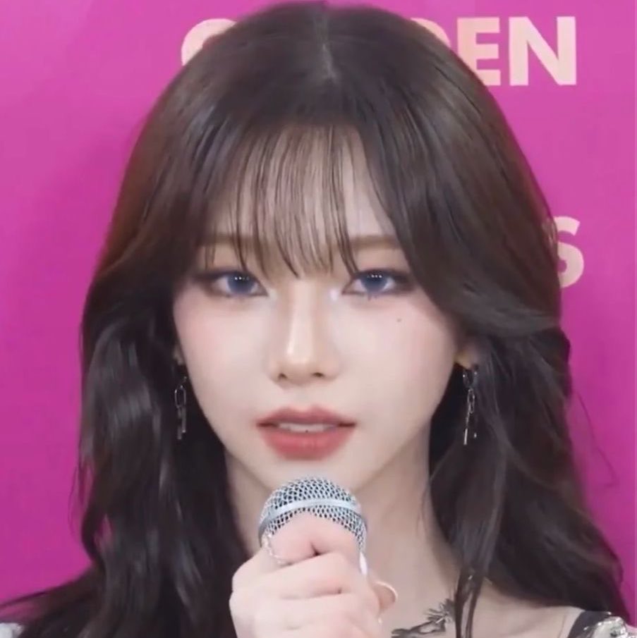 lisrinas's tweet photo. i will forever hate heavy bangs on karina idc wispy bangs suit her so well https://t.co/7fkXLok59m
