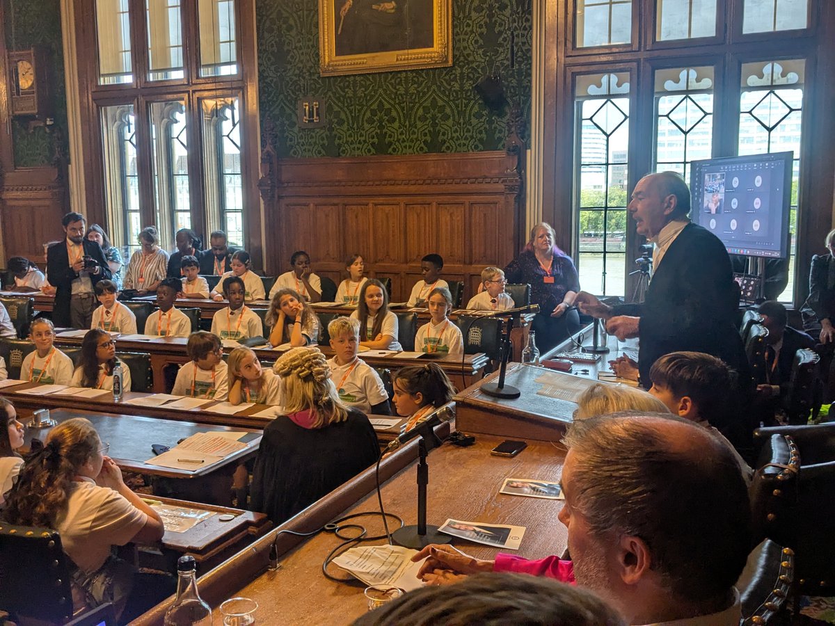 LordSpeaker's tweet photo. The Children's Parliament UK @_cparliament was Sir David Amess' vision &amp; I was delighted to join primary school pupils from across the country to debate @UKParliament.

We talked about why exchanging ideas &amp; keeping an open mind is the best way to make good decisions in life 1/2 https://t.co/XDdtksuwir