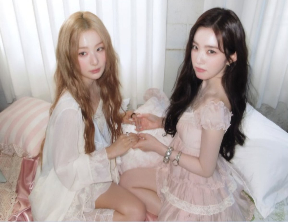 baedeulgi's tweet photo. me and the bestie when theres only one bed https://t.co/OAaavp73zy