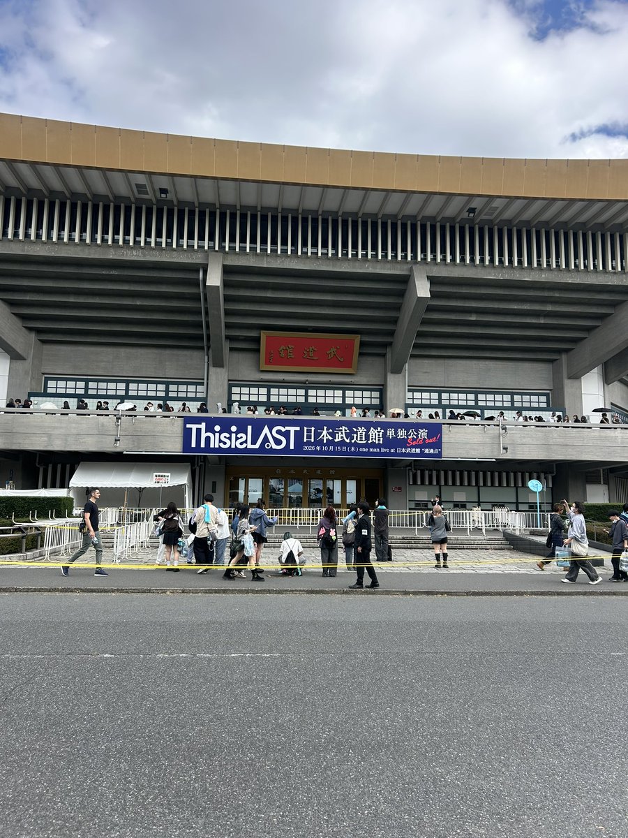 hourockgamikata's tweet photo. This is Last というロックバンドについてきてよかった https://t.co/V02EnXNjtt