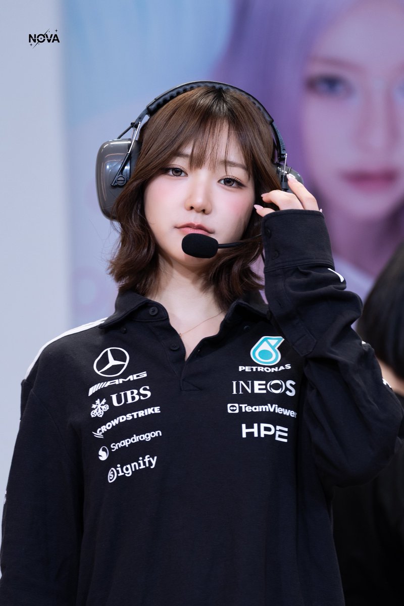 nova_jiyu's tweet photo. 261015 Apple Music
F1 최고의 미녀 엔지니어🏎️
#JIYU #지유 #KiiiKiii #키키 https://t.co/RAip3m6qmu