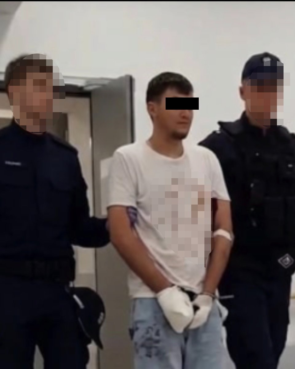 ZaPLMundurem's tweet photo. Po lewej Marcin Nowaczyk dyrektor #ZOOŁączna , po prawej 31-letni obywatel Ukrainy podejrzany o zabójstwo księdza oraz ranienie czterech innych osób w Klasztorze Sióstr Benedyktynek w Jarosławiu https://t.co/iOfUPqFjUK