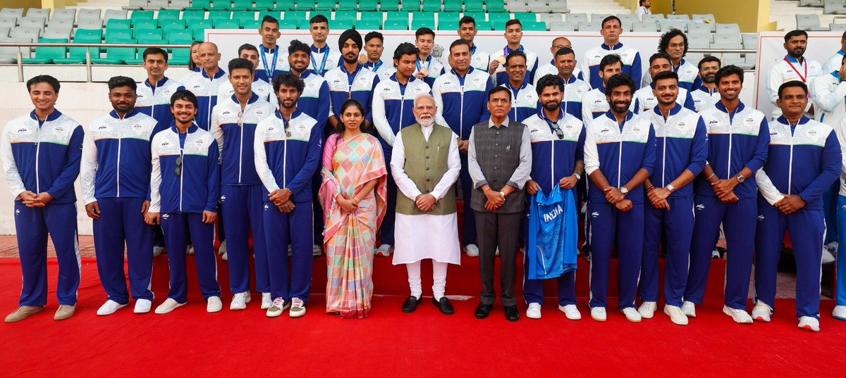 narendramodi's tweet photo. Glimpses from a memorable interaction with our champions who made India proud at the Asian Games! https://t.co/YovmboGfBO