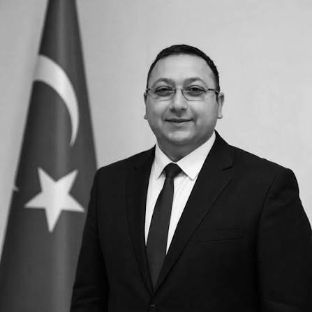 ibbhaberr's tweet photo. Düzce'de geçirdiği trafik kazasında hayatını kaybeden Üsküdar Belediye Başkan Vekili Dündar Ziya Gültekin'in ölümüne ilişkin açıklama yapıldı.

Gültekin'in vücudunda kazaya bağlı belirgin bir yaralanma veya darbe görülmediği, kazanın şokuyla kalp krizi geçirmiş olabileceğinin değerlendirildiği öğrenildi.