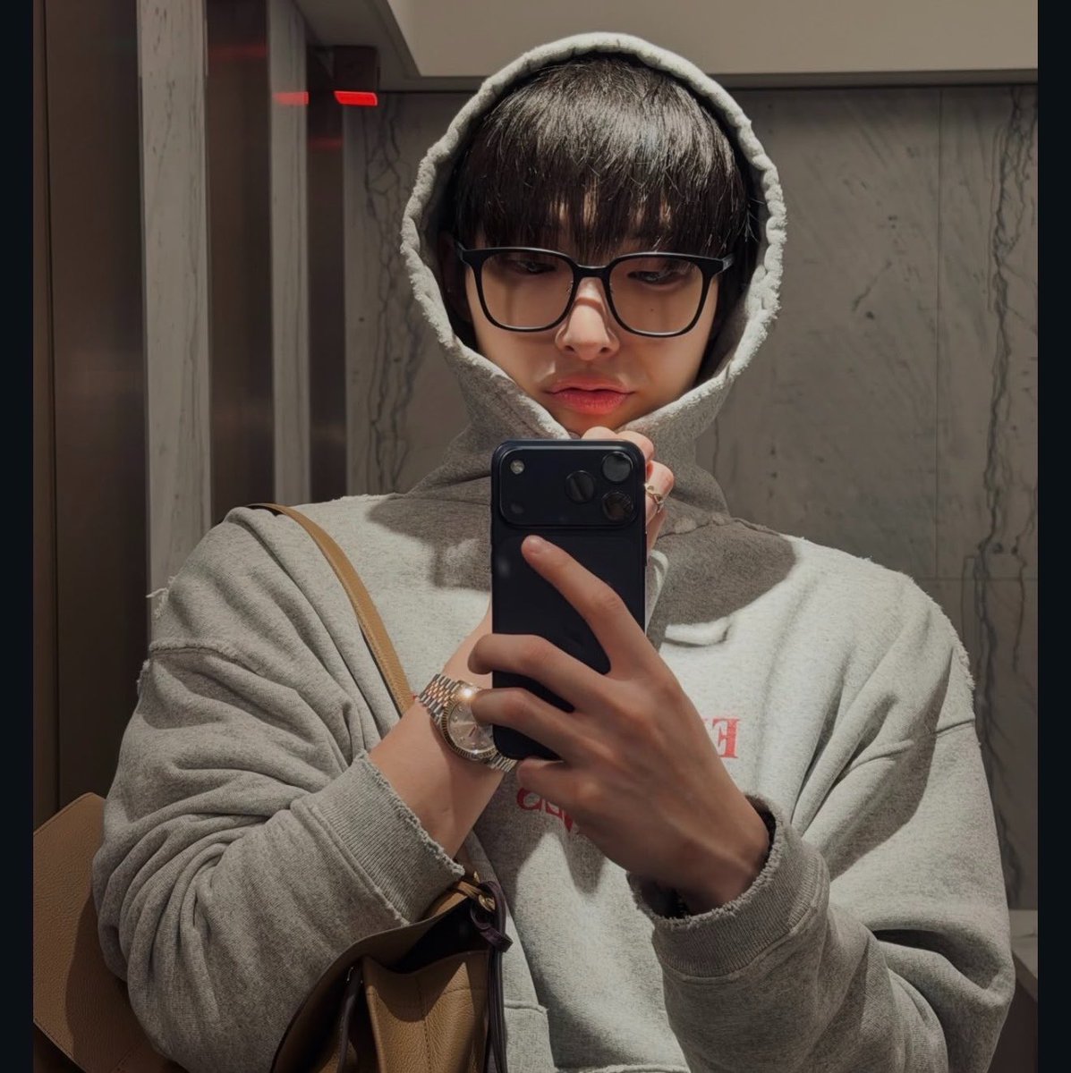 atinyalisha's tweet photo. 2026 MAMA DAY 3 🏴‍☠️🖤

I vote #ATEEZ for Fan's Choice Male at
#2026MAMAVOTE

8 MAKES 1 TEAM <333 https://t.co/B7KhrljReK