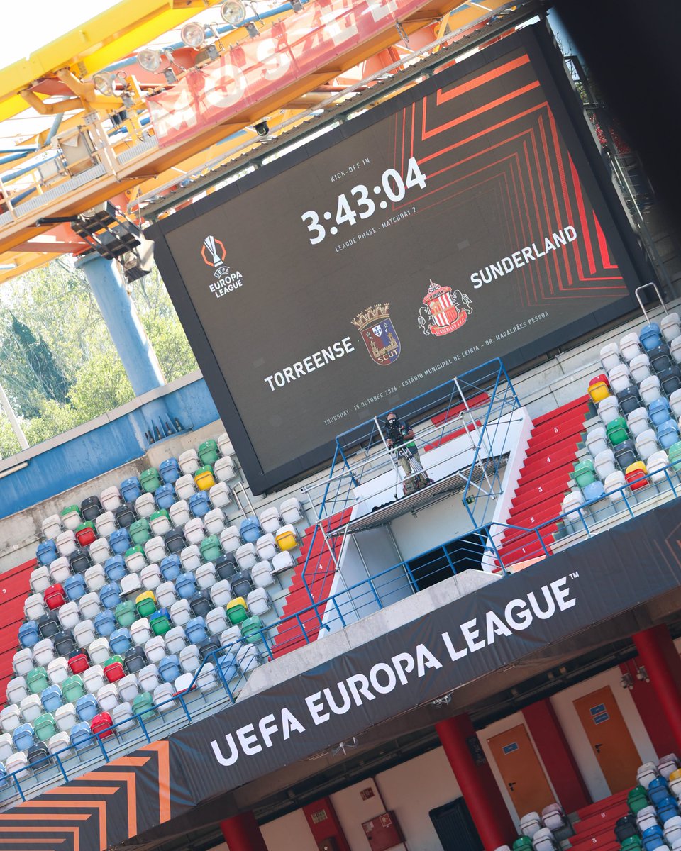 NostalgiAscenso's tweet photo. #AscensoEnElMundo 🌎

¡EN 2DA DIVISIÓN, PERO JUGANDO LA EUROPA LEAGUE! 

El modesto Torreense de Portugal, cuyo estadio tiene capacidad para 2,431 personas, está viviendo el sueño europeo después de conquistar la Copa de su país. ¡Y hoy enfrentará al Sunderland de Inglaterra! https://t.co/tZbQ7fhB7G