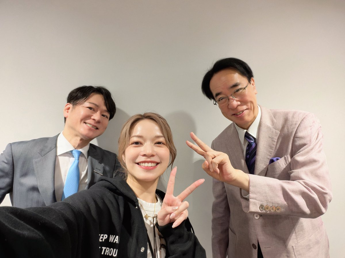 ha_k3's tweet photo. 10/15(木) Mリーグ

麻雀chの
第一試合は、U-NEXT Pirates🏴‍☠️💙
鈴木優選手！
戦闘民族の優さんらしい押しっぷりで、優さんにしか取れないようなトップでわたしも魅せられました！南場の親が落ちた時点ではラス目でしたが、逆転トップで苦しむチームを救う大きなトップになりました！

第二試合は、赤坂ドリブンズ🦏💚
こちらも、太選手の気持ちのいい押しっぷりを見せていただきました！！かと思いきや、他家の仕掛け敏感に反応して対応したりと、"守護トン🐷"な一面も👀

おふたりともトップおめでとうございます！あさげのごはんも！🍚

Mリーグはまた明日！
私は来週月曜日のリポーターです🎤

明日も楽しみましょー！
#Mリーグ