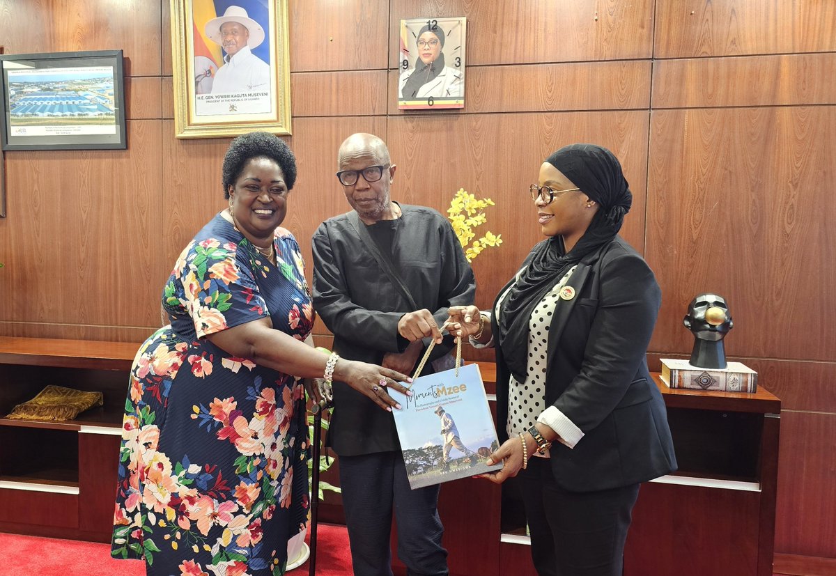 AminahMukalazi's tweet photo. Yesterday, I met with Eng. Wilson B. Kashaya, Chairman of the Board of Directors at Prime Contractors Ltd, a local company providing building, construction and engineering services.

I appreciated the important role local investors play in Uganda’s construction sector through job creation, skills development and strengthening local capacity.

I also gifted him a copy of #MomentsWithMzee, authored by @AbuMwesigwa, which captures Uganda’s journey of national transformation under the leadership of H.E. @KagutaMuseveni through photography.