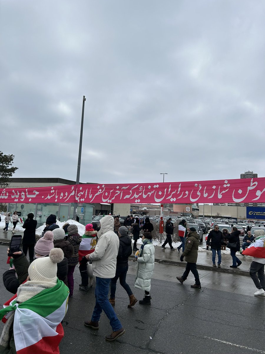Ryan77700777's tweet photo. هموطن! 
شما زمانی در ایران تنهایید که آخرین نفر ما اینجا مرده باشد 

#پاينده_ایران_جاویدشاه https://t.co/zkpzevBnyL