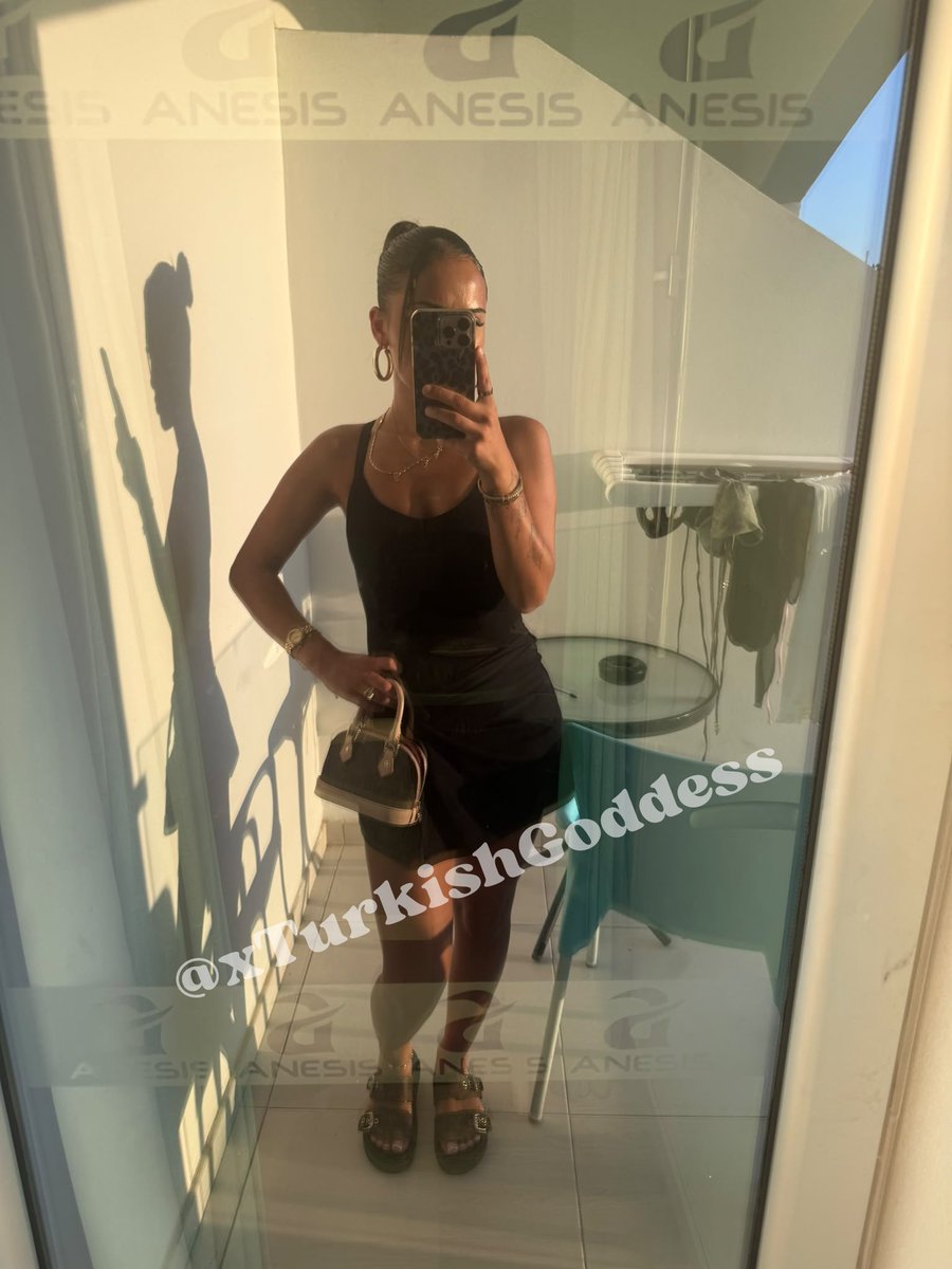 xTurkishGoddess's tweet photo. So sehe ich aus, wenn ich glücklich bin 🥰
Vielleicht sollte ich einfach ��fter Urlaub machen… 
Was meint ihr? ☀️👠
#Femdom #Findom #Herrin https://t.co/e7pi6PA7dE