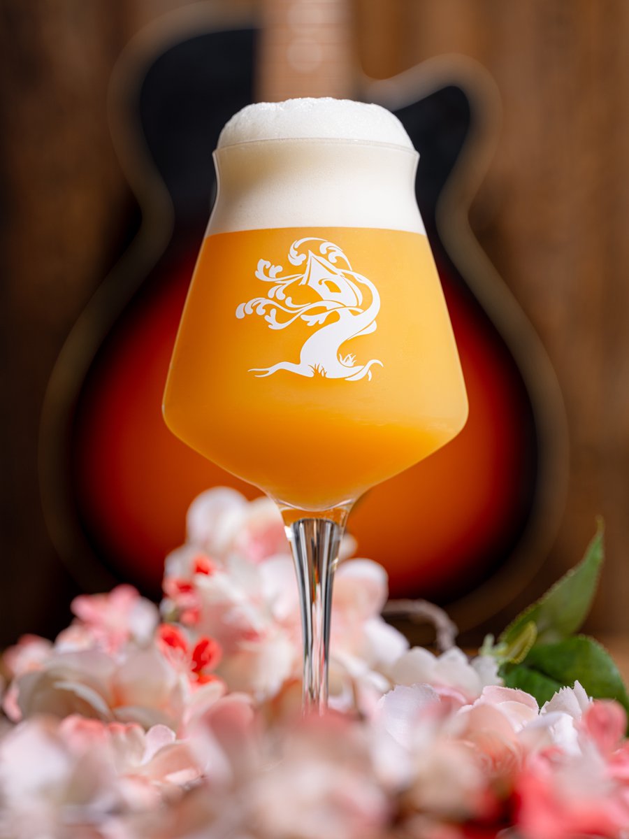 TreeHouseBrewCo's tweet photo. A little something for the 💀 heads out there.

Hazy Magnolia features New Zealand Cascade, which bursts with aromas of ruby red grapefruit, tangerine peel, green tea, and peach blossoms.

Cascade is a legendary hop that we use extensively, thanks to its versatility across both old-school and new-school profiles. When we first encountered it growing in New Zealand, it blew our minds. The familiar Cascade character was unmistakable, yet interwoven with flashes of sweet tropical notes imparted by the unique terroir.