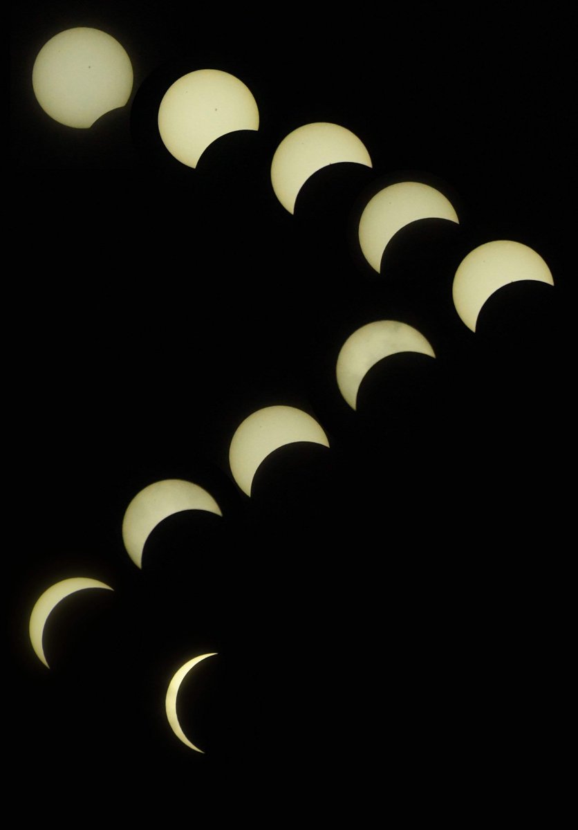 Rpimpsner's tweet photo. Throwback to when I took photos of the eclipse in NYC https://t.co/fInLQ51XYP