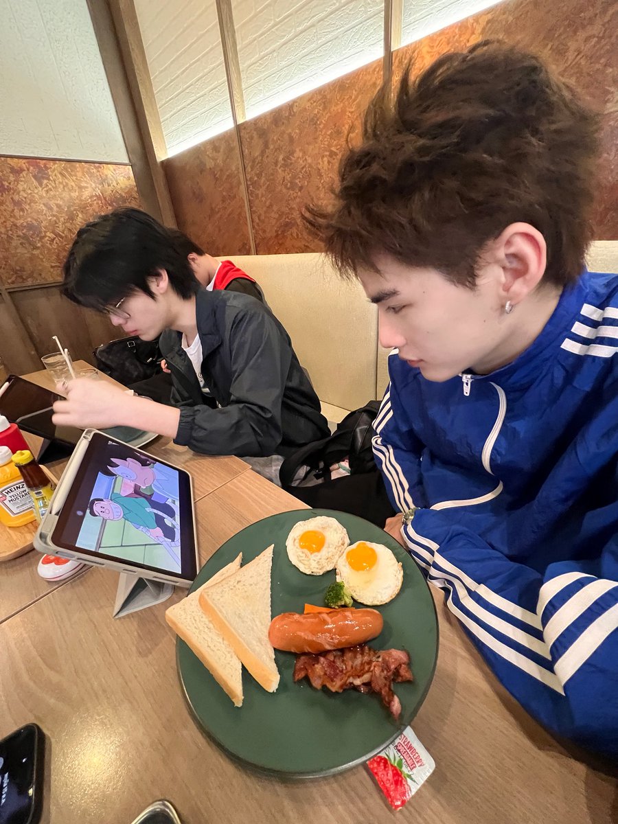 ottoottoo_'s tweet photo. นอร์ทดูโดเรม่อน แล้วธีร์ทำอะไร (10 คะแนน)
#jaonorth #tthi_eks https://t.co/AhB3qS6PMk