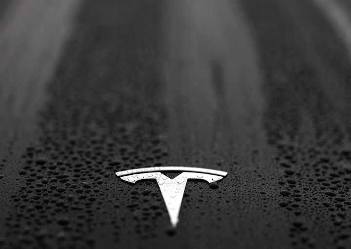 AdaCarter1543's tweet photo. opens new tab is set to unveil its redesigned Roadster on Thursday, nearly nine years after it first showed a next-generation version of its electric sports car. https://t.co/DRmm0Fzdis