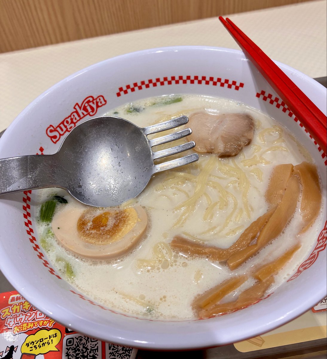 free_gia's tweet photo. 10日くらい前から食べたかった、、
スガキヤ...身近にあり過ぎて逆に後回しにしてしまう🍜
ちなみにこの先割れスプーン単体では食べたこと無いです。そんな人おる？
食べづらいんじゃ...？ https://t.co/eXXrzHrdne