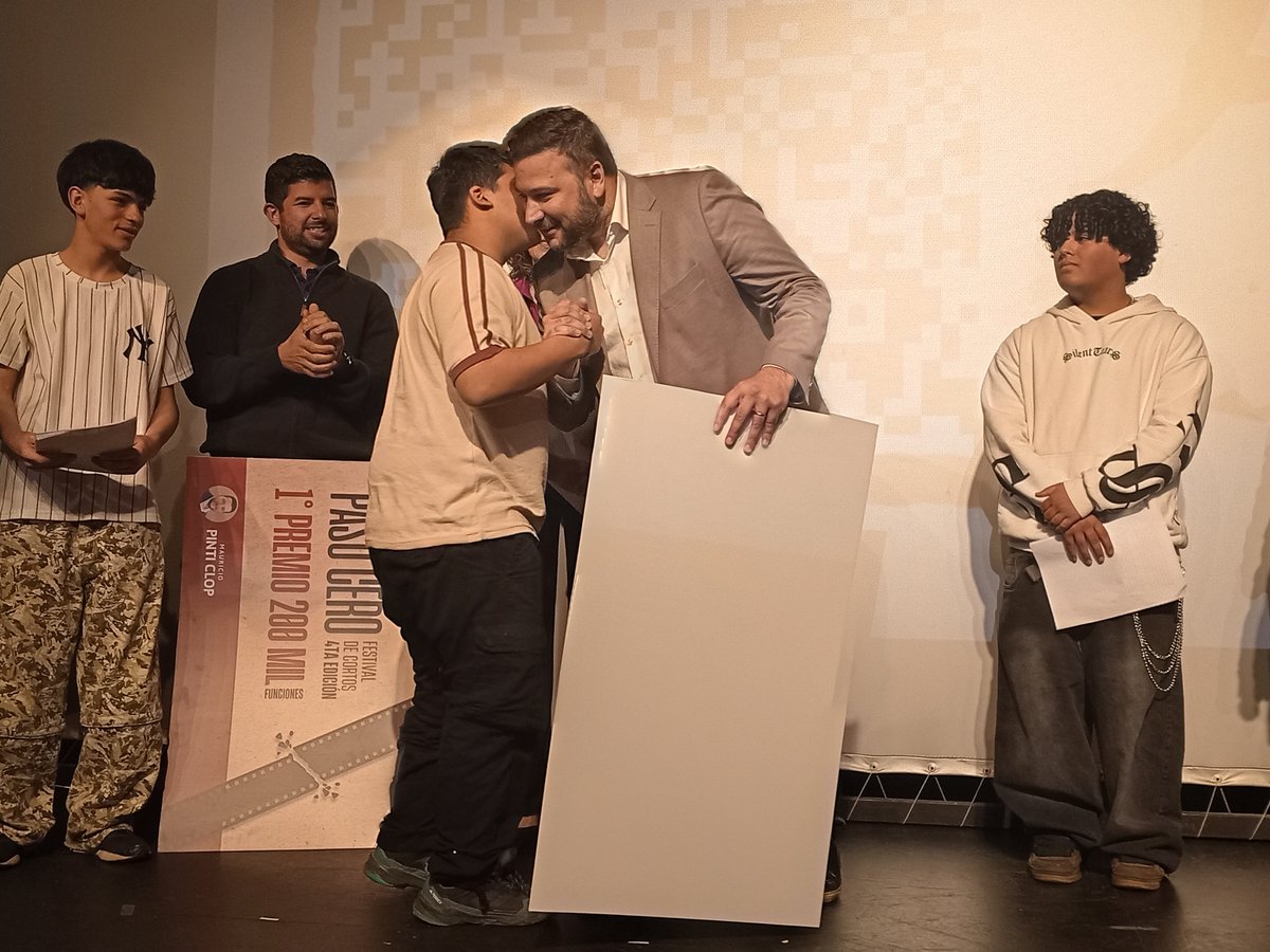 MauriPintiClop's tweet photo. Estuvimos presentes en la 4.ª edición del Festival de Cortometrajes de la Escuela Fernando Lorenzo, acompañando el talento joven y la creatividad de estudiantes de toda Mendoza.

Apostar por la cultura y la educación es abrir espacio a nuevas miradas. https://t.co/3gnp5DSKBl
