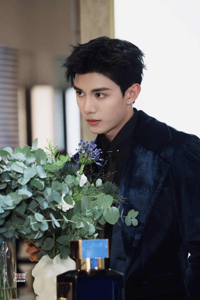 jjrchan's tweet photo. Boy over flower ☺️
🌸💐
✨️

OUD VELVET MOOD WITH NET

#MaisonFrancisKurkdjianxNet 
#MaisonFrancisKurkdjian
《 @netsiraphop #netsiraphop ♡° 》 https://t.co/0UVa1g6Sbg