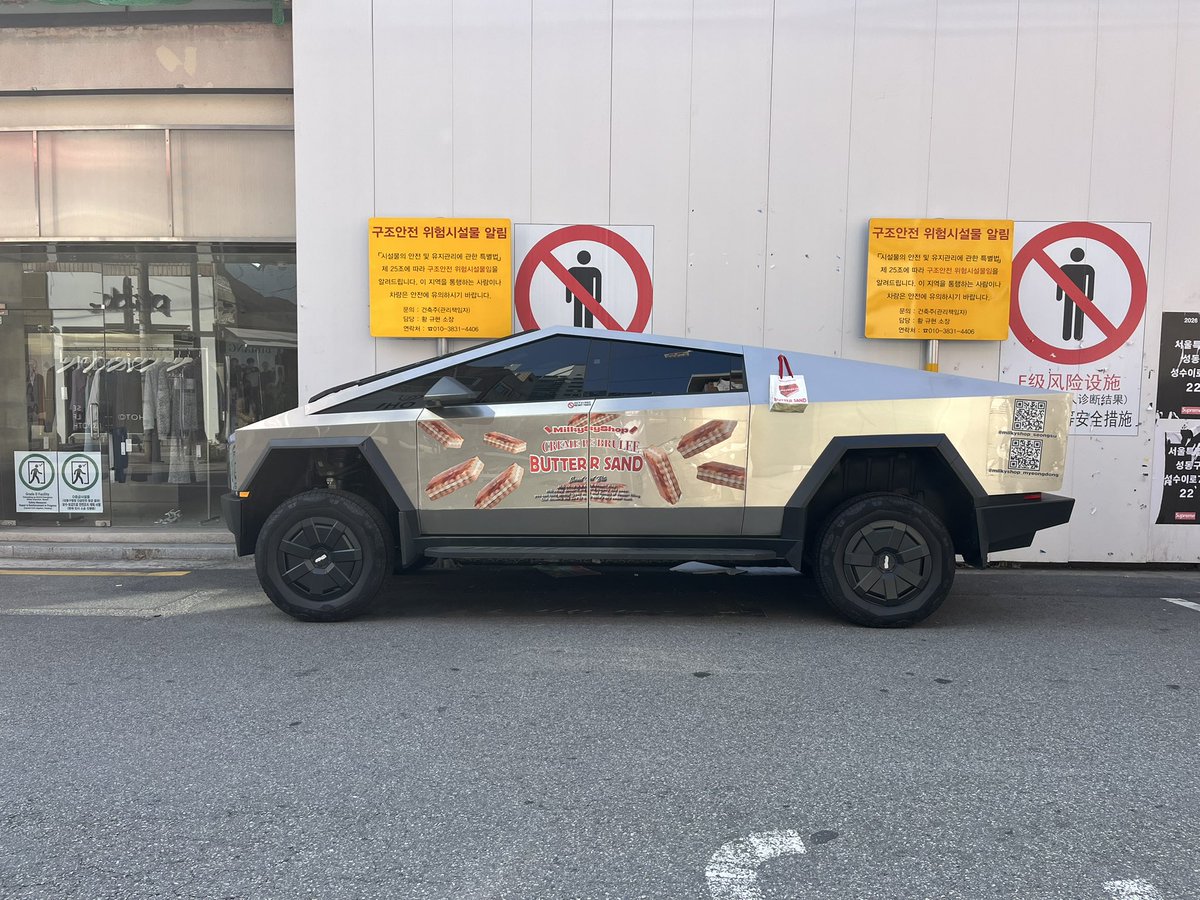 yuhei_Jz2000's tweet photo. テスラ・サイバートラック
本物に遭遇するとは思わなかった
バターサンドの広告宣伝車みたい
#韓国 https://t.co/3KFRGE6F8G