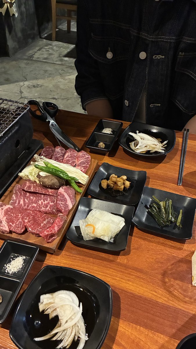 L0n1cera's tweet photo. 아배고파... https://t.co/6GLomBN3oP