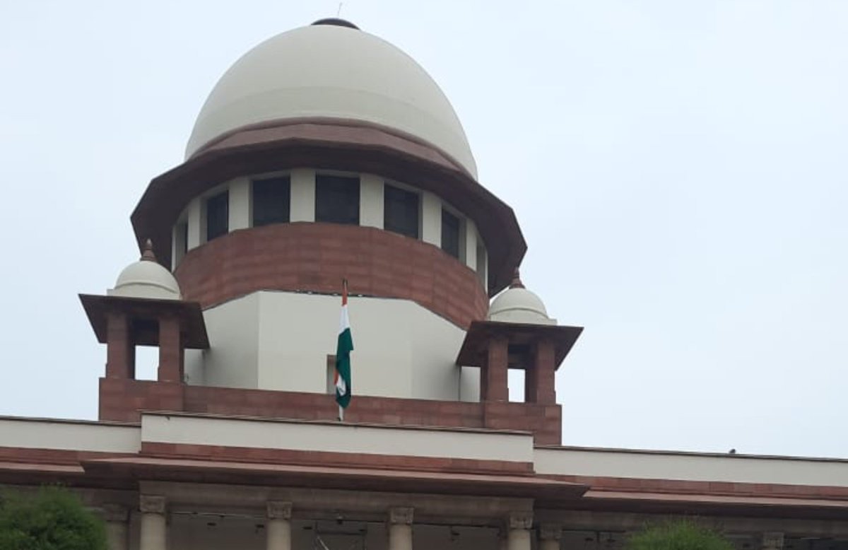 barandbench's tweet photo. #BREAKING on Bar & Bench 

Supreme Court Bar Association (SCBA) has filed a criminal contempt petition in the Supreme Court against journalist Nikhil Wagle and Shiv Sena (UBT) Rajya Sabha MP Sanjay Raut over their remarks against Chief Justice of India Surya Kant.

Attorney General R Venkataramani granted consent for the action on October 15.

Wagle had posted "**** you CJI!" on X on October 11, quoting a post by The Hindu which reported that CJI Kant had rejected the INDIA bloc leaders' request for a meeting ahead of their march to the Supreme Court.

Raut, in remarks to the media carried by IANS on October 12, claimed that 60 to 70 judges, including the CJI, were seen playing badminton with BJP leaders in London.

The petition relies on a June 19 Delhi High Court order which found that the viral badminton photographs were from a November 2025 event in New Delhi, not London.

#SupremeCourt #Contempt @waglenikhil @rautsanjay61