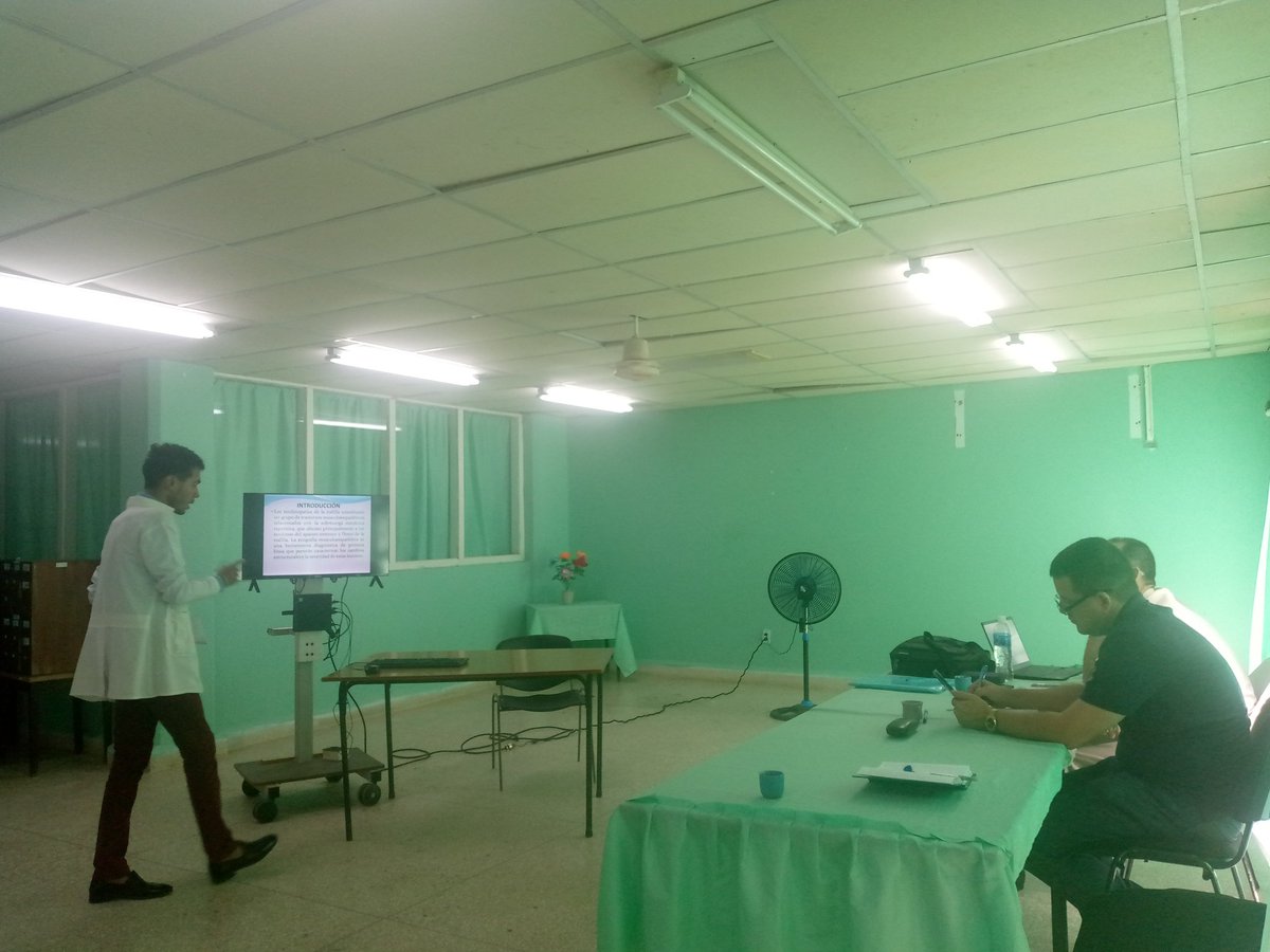GladielisA86100's tweet photo. El Dr. Youdris Lázaro Guerrero Ramirez residente de Imaginología disertó sobre su tesis ante el Consejo Científico del #HospitalGuevara en la mañana de hoy. Su investigación titulada: Caracterización de las tendinopatías de la rodilla #Cuba #LasTunas @MINSAPCuba @JLAparicioDr https://t.co/G3NsQKsAcX