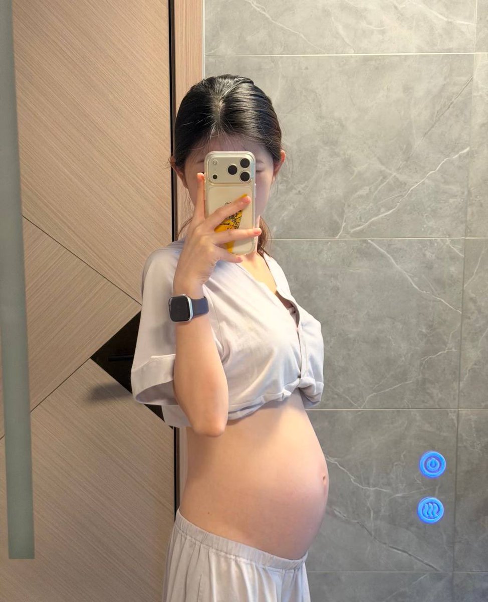 Zennacker's tweet photo. 艺术大学生 未婚先孕  

本人已和平分手，正式宣布单身  

回归推特  这次破防算我输……      

真的给B看 不要🚪 https://t.co/tQj2ErGrha