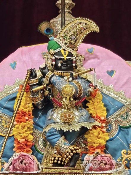paramdisciples's tweet photo. Hare Krishna Hare Krishna 
Krishna Krishna Hare Hare 
Hare Ram Hare Ram 
Ram Ram Hare Hare https://t.co/81Mo1LldAa