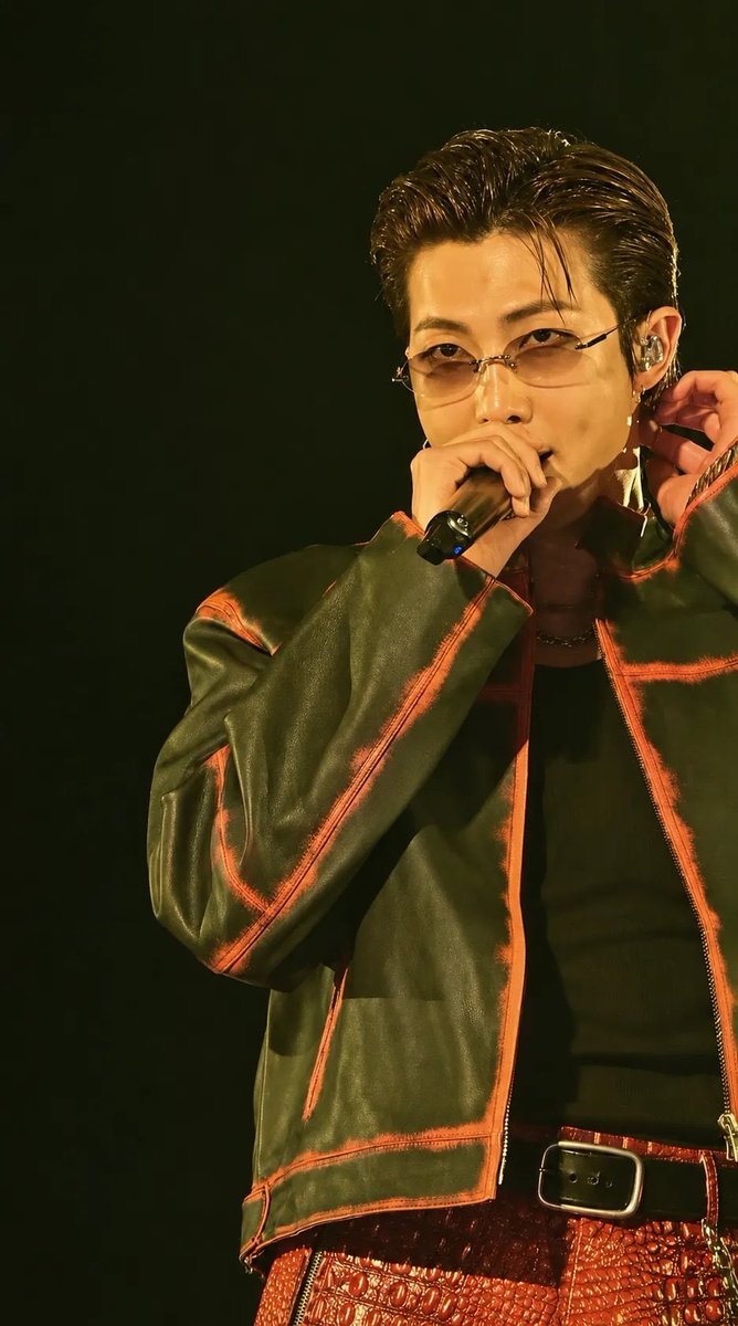 namseoktruther's tweet photo. hide all scissors from him im begging https://t.co/e9VqIx28Em
