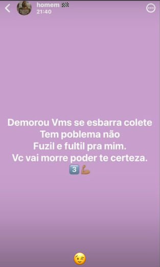 astrorj00's tweet photo. Traficante do Terceiro Comando Puro ameaçando o traficante Colete do Barro Vermelho.

Colete pulou para o Comando Vermelho e desde então é tratado como traidor pelos traficantes do TCP das comunidades do Barro Vermelho e Pantanal (TCP), em Duque de Caxias. https://t.co/4iUx1WUFpp